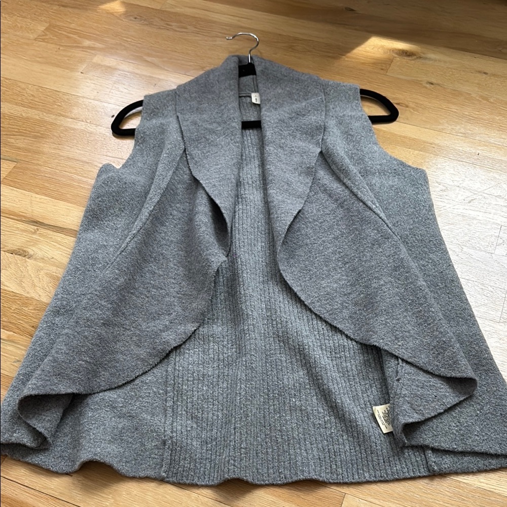Moth Women’s Gray Ribbed Knit Sweater Vest Size M